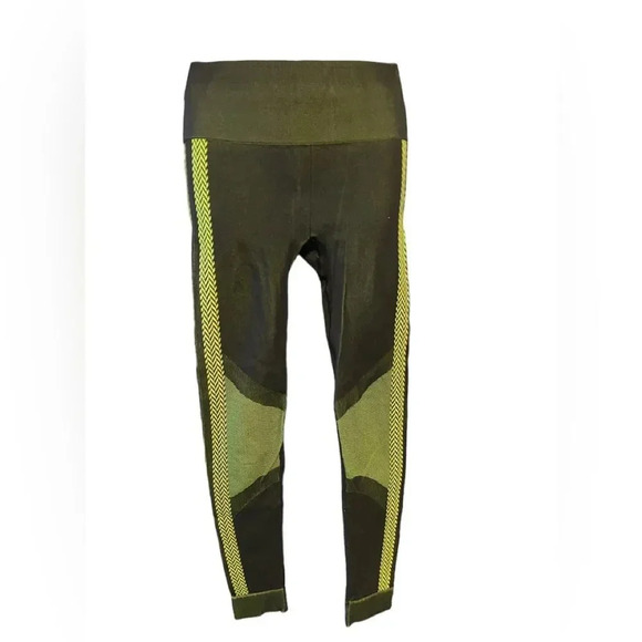 Fabletics 2 Piece Outfit- Includes High Waisted Seamless Leggings & Sports Bra - Picture 6 of 14